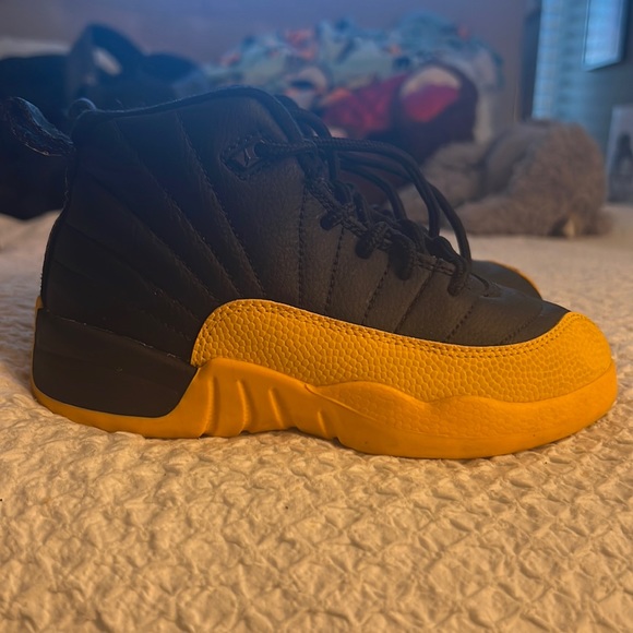Air Jordan 12 Retro University Gold - Picture 1 of 3